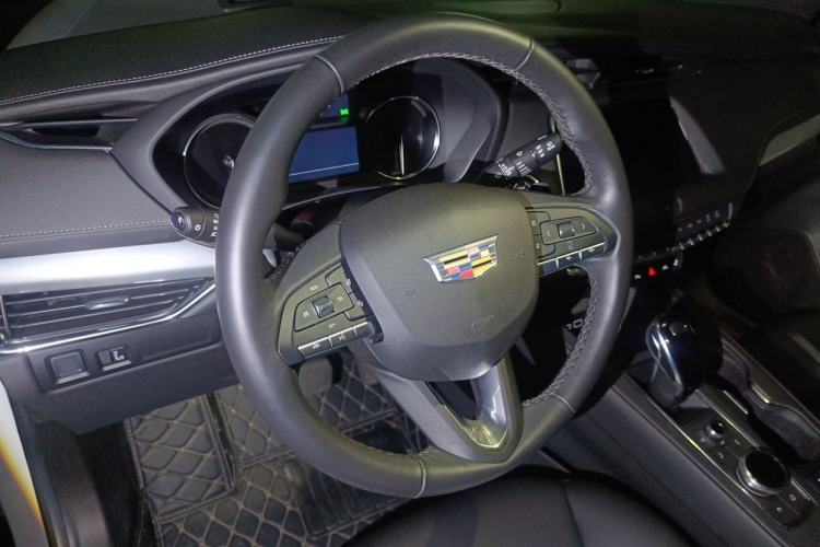 Used Cadillac XT4 2022 28T Two-Wheel-Drive Luxury Version Steering Wheel
