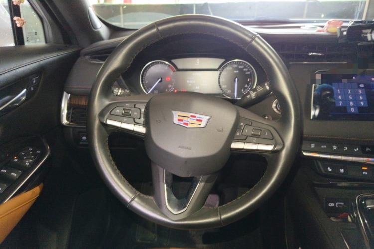 Used Cadillac XT4 2022 28T Two-Wheel Drive Prestige Version Steering Wheel