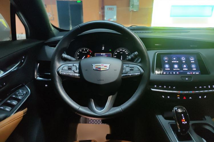 Used Cadillac XT4 2022 28T Two-Wheel Drive Prestige Version Steering Wheel