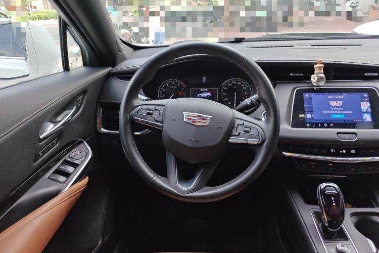 Used Cadillac XT4 2022 28T Two-Wheel Drive Prestige Version Steering Wheel