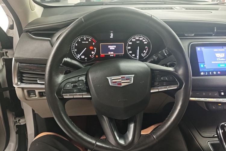 Used Cadillac XT4 2022 28T Two-Wheel-Drive Luxury Version Steering Wheel