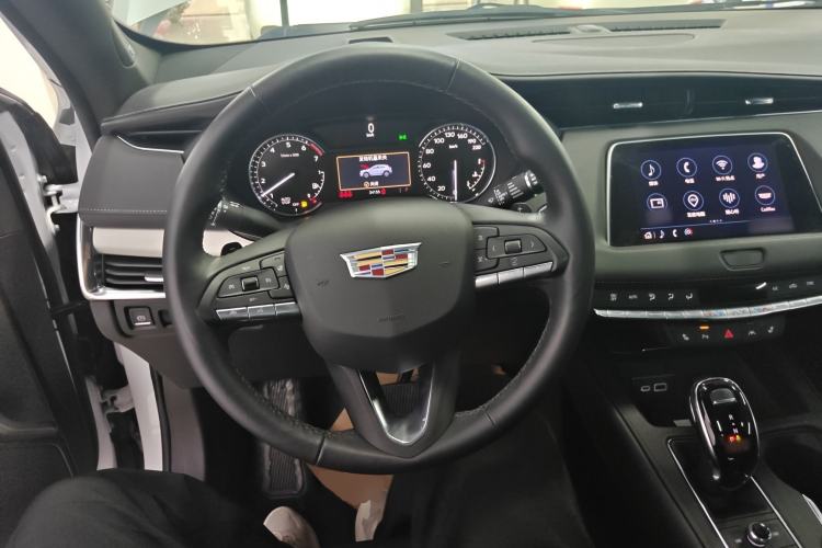 Used Cadillac XT4 2022 28T Two-Wheel-Drive Luxury Version Steering Wheel
