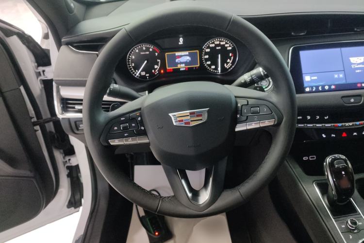 Used Cadillac XT4 2022 28T Two-Wheel-Drive Luxury Version Steering Wheel