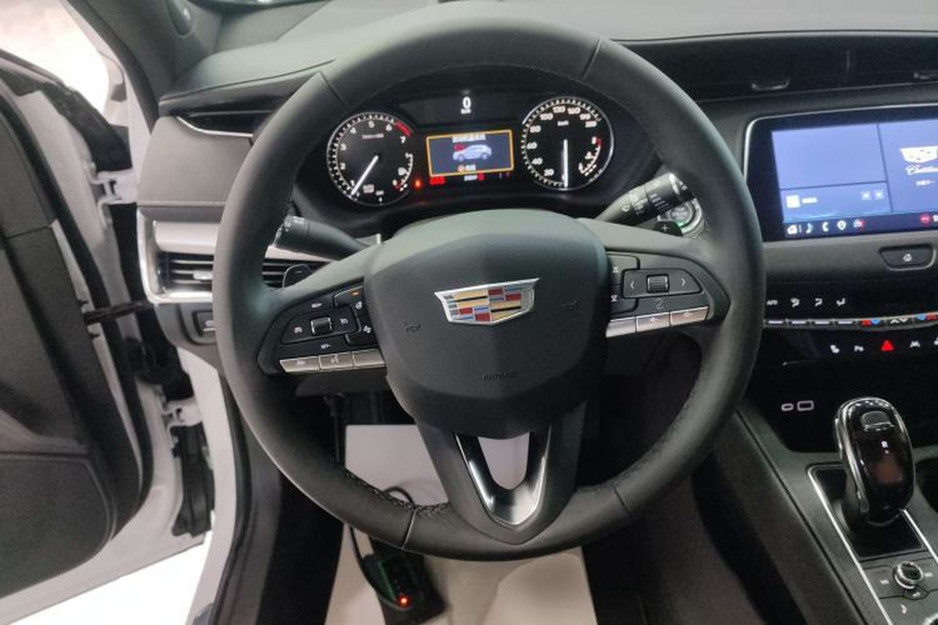 Used Cadillac XT4 2022 28T Two-Wheel-Drive Luxury Version Steering Wheel