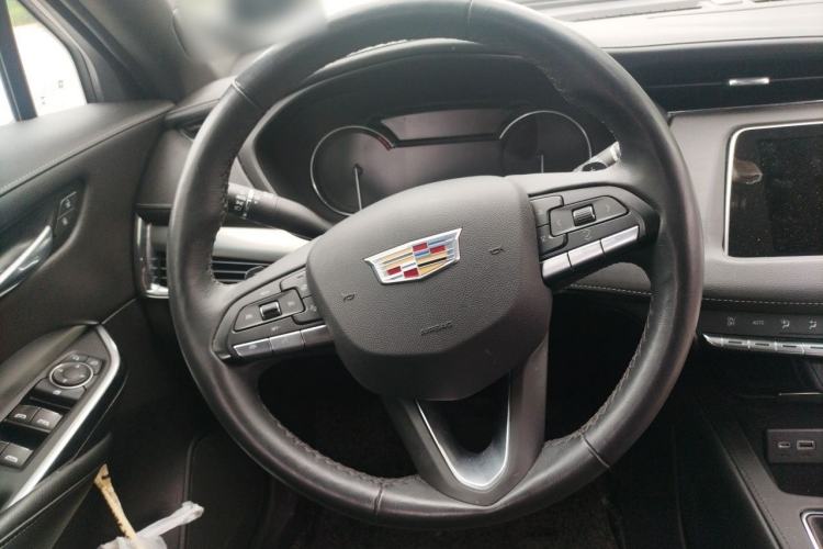 Used Cadillac XT4 2022 28T Two-Wheel-Drive Luxury Version Steering Wheel