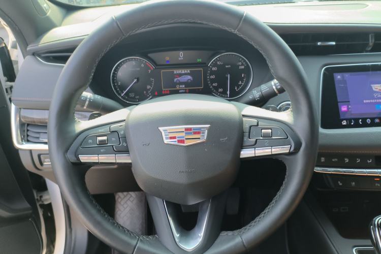 Used Cadillac XT4 2022 28T Two-Wheel Drive Prestige Version Steering Wheel