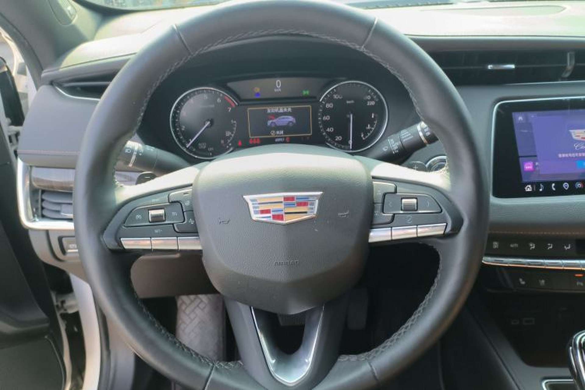 Used Cadillac XT4 2022 28T Two-Wheel Drive Prestige Version Steering Wheel