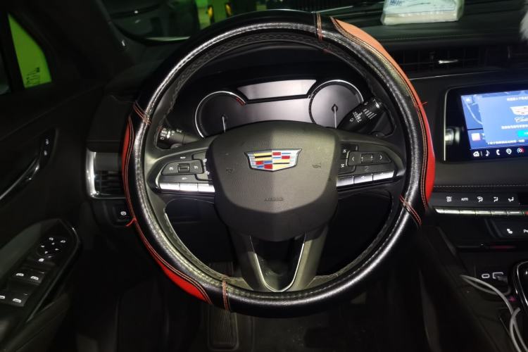 Used Cadillac XT4 2022 28T Two-Wheel-Drive Luxury Version Steering Wheel