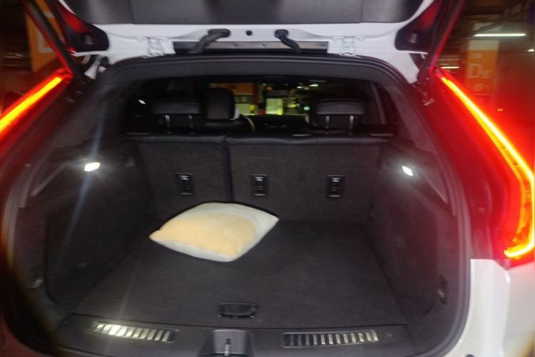 Used Cadillac XT4 2022 28T Two-Wheel-Drive Luxury Version Trunk