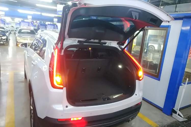 Used Cadillac XT4 2022 28T Two-Wheel-Drive Luxury Version Trunk