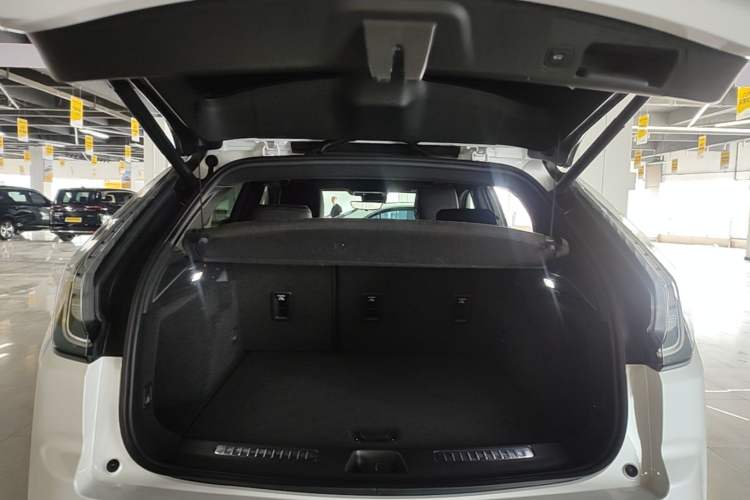 Used Cadillac XT4 2022 28T Four-Wheel Drive Platinum Edition Trunk