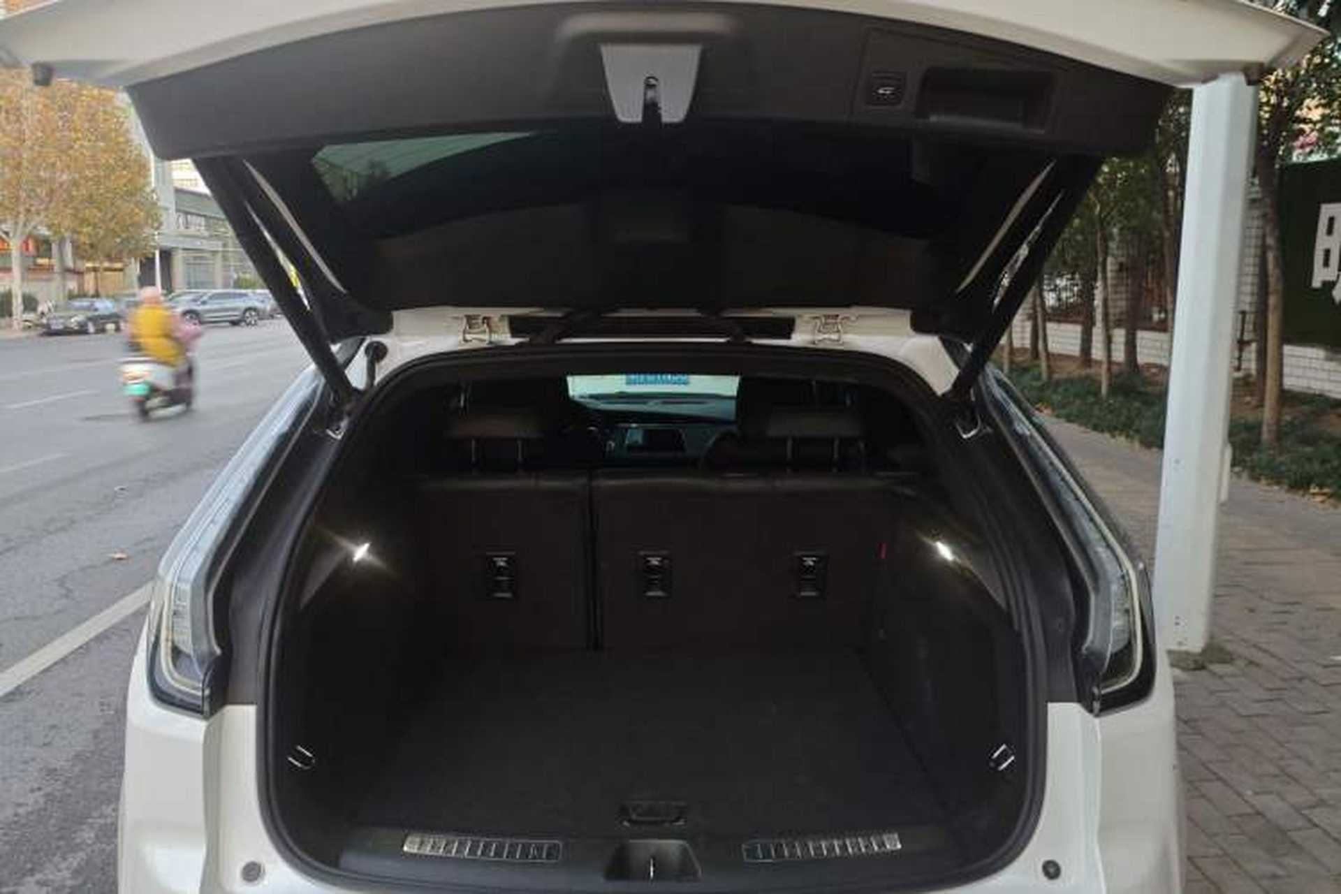 Used Cadillac XT4 2022 28T Four-Wheel Drive Platinum Edition Trunk