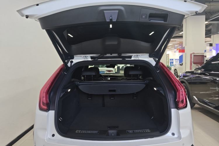 Used Cadillac XT4 2022 28T Two-Wheel-Drive Luxury Version Trunk