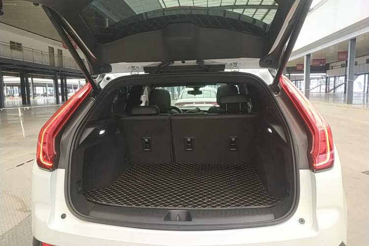 Used Cadillac XT4 2022 28T Two-Wheel Drive Fashion Edition Trunk
