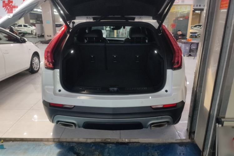 Used Cadillac XT4 2022 28T Two-Wheel-Drive Luxury Version Trunk