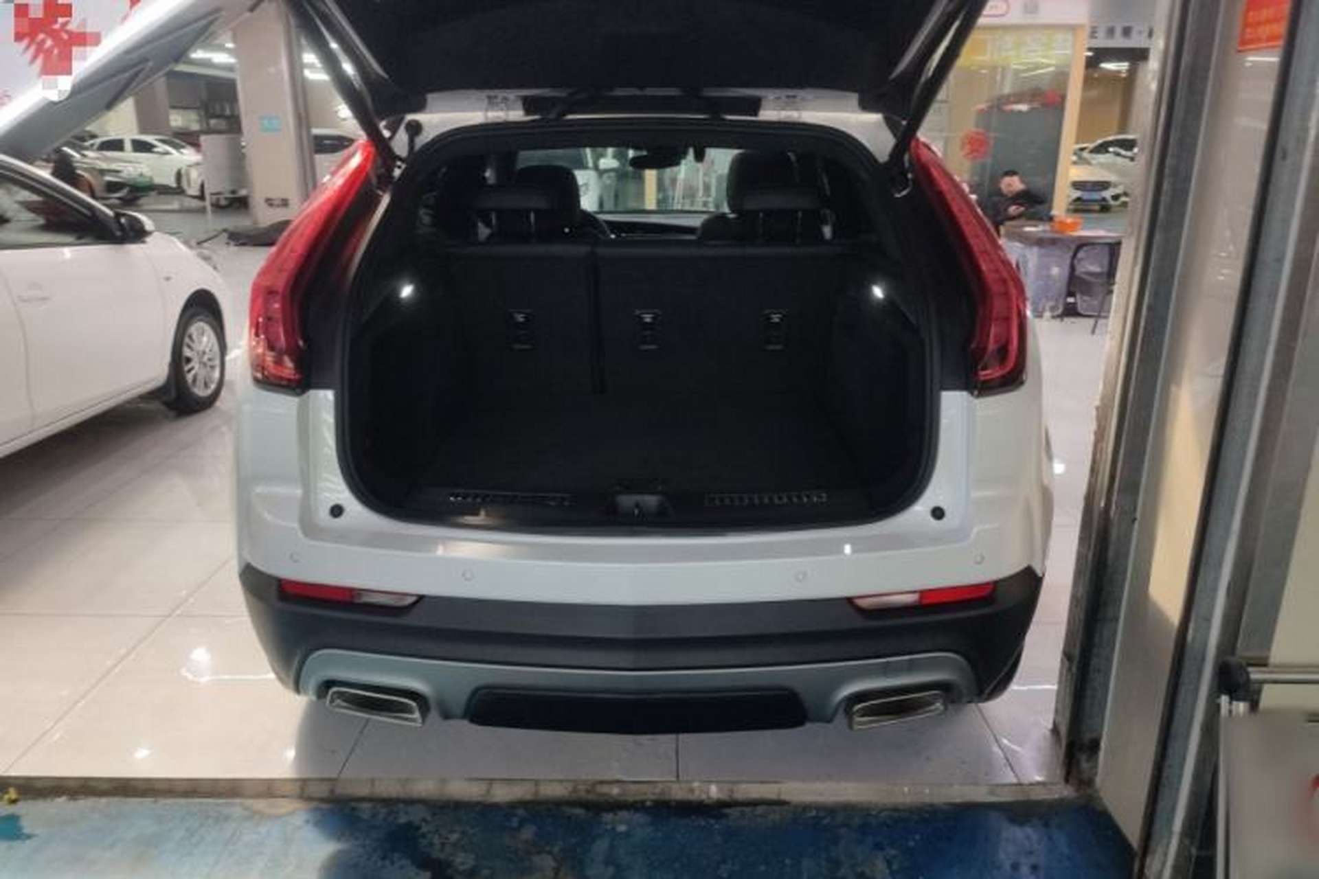 Used Cadillac XT4 2022 28T Two-Wheel-Drive Luxury Version Trunk