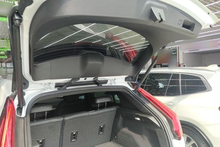 Used Cadillac XT4 2022 28T Two-Wheel Drive Prestige Version Trunk