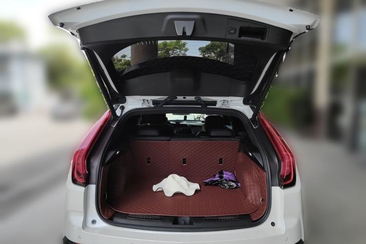Used Cadillac XT4 2022 28T Two-Wheel-Drive Luxury Version Trunk