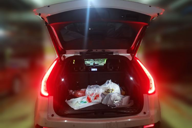 Used Cadillac XT4 2022 28T Two-Wheel-Drive Luxury Version Trunk