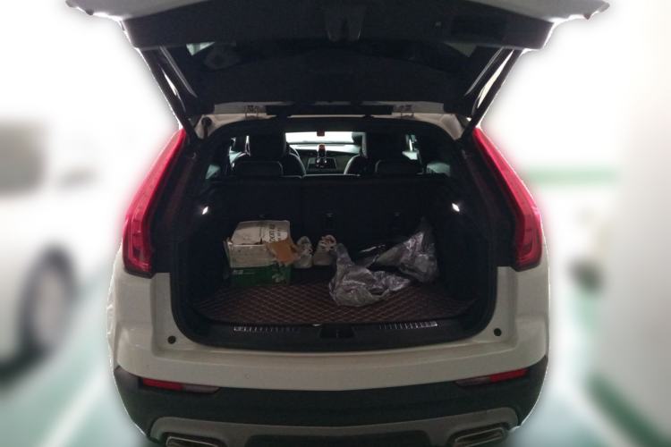 Used Cadillac XT4 2022 28T Two-Wheel-Drive Luxury Version Trunk