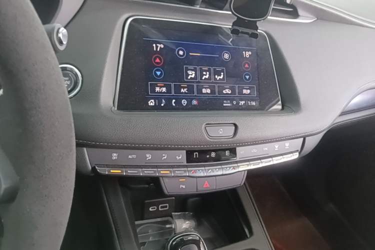 Used Cadillac XT4 2022 28T Two-Wheel Drive Fashion Edition Audio And AC Panel