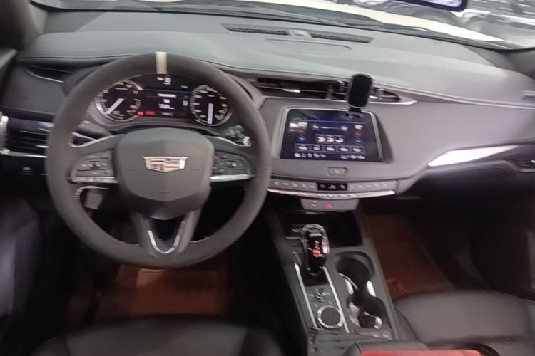 Used Cadillac XT4 2022 28T Two-Wheel Drive Fashion Edition Center Console