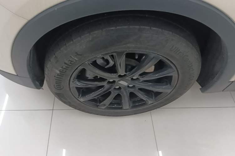 Used Cadillac XT4 2022 28T Two-Wheel Drive Fashion Edition Left Front Wheel Hub