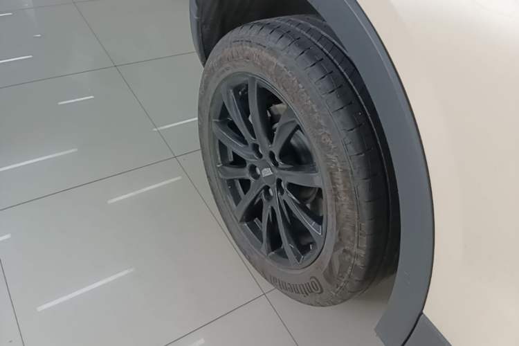 Used Cadillac XT4 2022 28T Two-Wheel Drive Fashion Edition Right Rear Wheel Hub