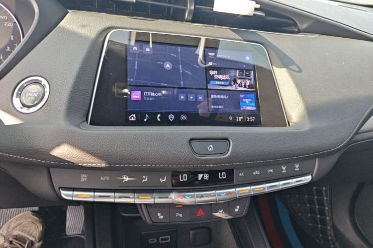 Used Cadillac XT4 2023 28T Two-Wheel-Drive Luxury Version Audio And AC Panel