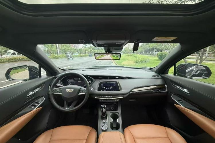 Used Cadillac XT4 2023 28T Two-Wheel Drive Prestige Version Center Console