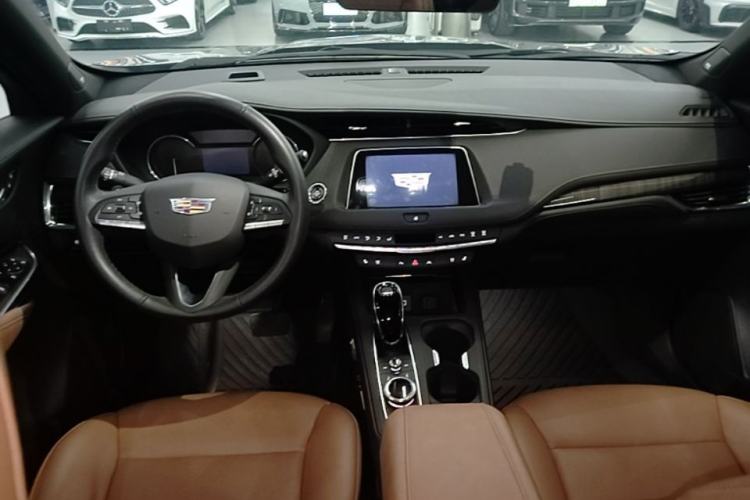 Used Cadillac XT4 2023 28T Two-Wheel Drive Prestige Version Center Console