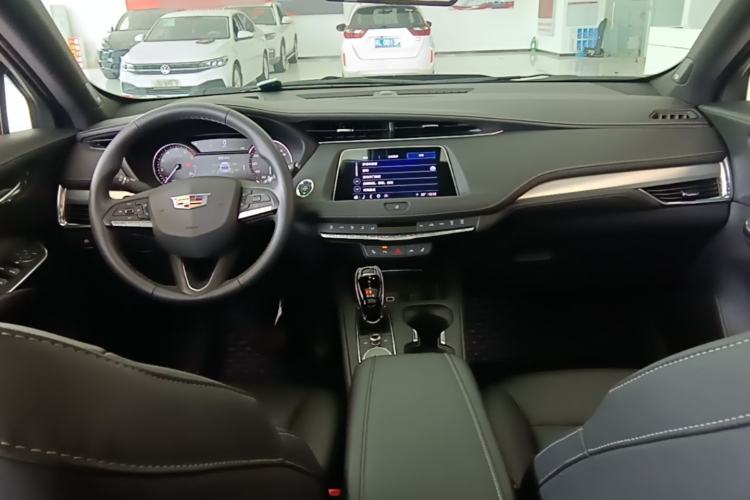 Used Cadillac XT4 2023 28T Two-Wheel-Drive Luxury Version Center Console