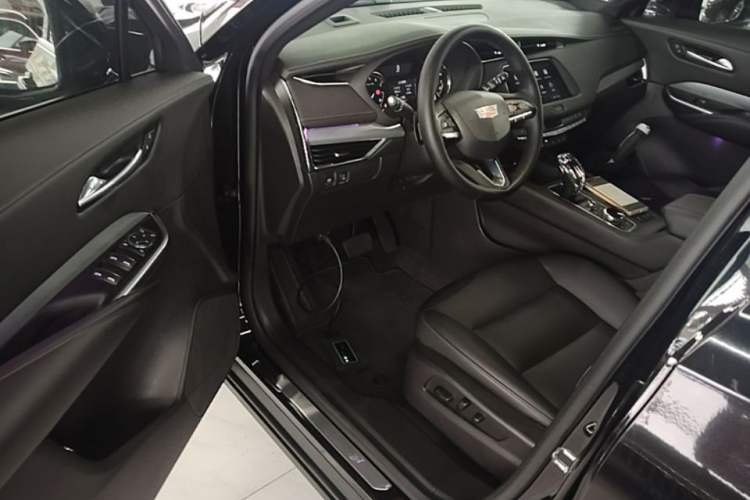 Used Cadillac XT4 2023 28T Two-Wheel-Drive Luxury Version Driver Seat