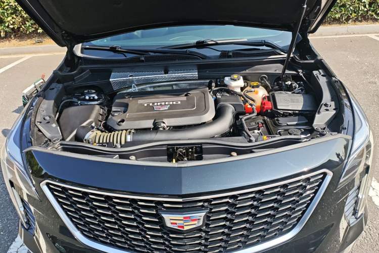 Used Cadillac XT4 2023 28T Two-Wheel Drive Prestige Version Engine Bay