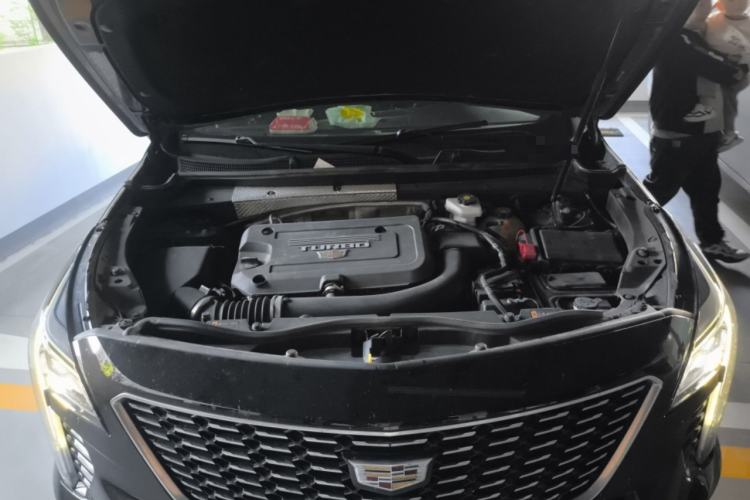 Used Cadillac XT4 2023 28T Two-Wheel-Drive Luxury Version Engine Bay