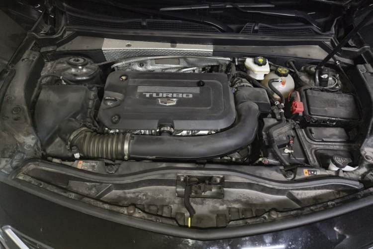 Used Cadillac XT4 2023 28T Two-Wheel-Drive Luxury Version Engine Bay