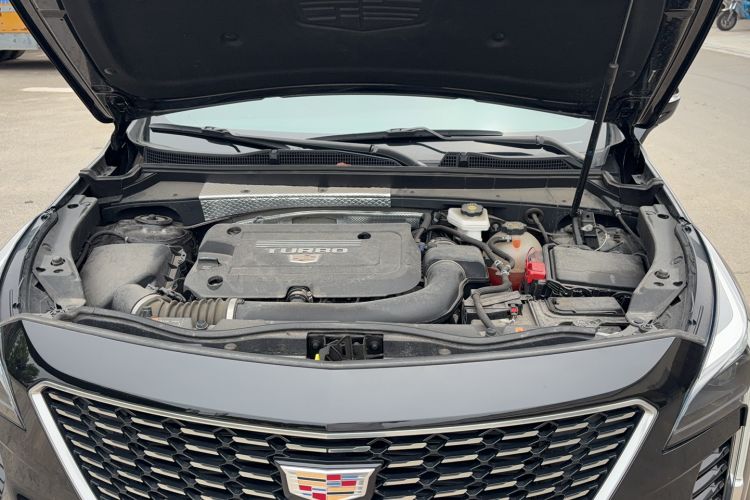 Used Cadillac XT4 2023 28T Two-Wheel-Drive Luxury Version Engine Bay