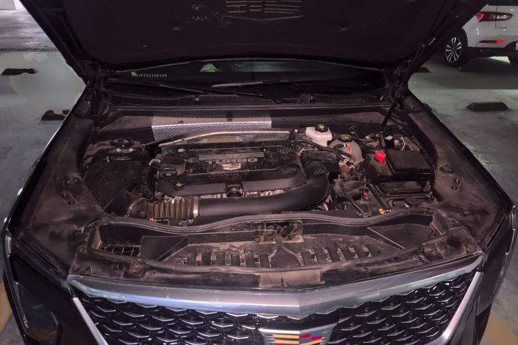 Used Cadillac XT4 2023 28T Two-Wheel-Drive Luxury Version Engine Bay