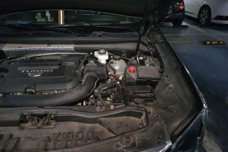 Used Cadillac XT4 2023 28T Two-Wheel Drive Prestige Version Engine Bay Left