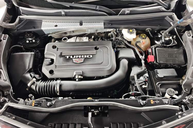 Used Cadillac XT4 2023 28T Two-Wheel-Drive Luxury Version Engine Bay