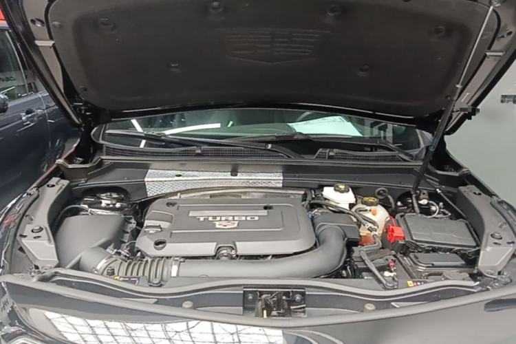 Used Cadillac XT4 2023 28T Two-Wheel-Drive Luxury Version Engine Bay