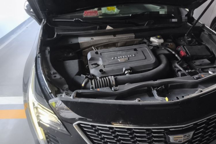 Used Cadillac XT4 2023 28T Two-Wheel-Drive Luxury Version Engine Bay Right