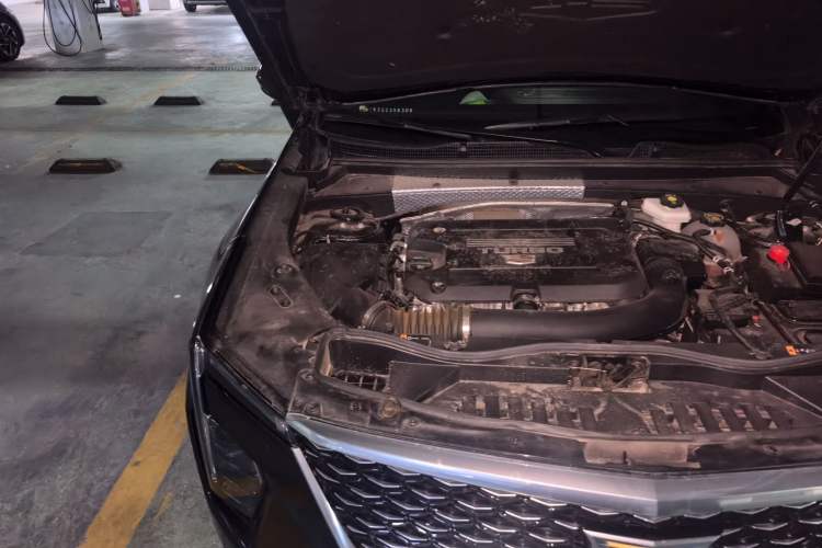 Used Cadillac XT4 2023 28T Two-Wheel-Drive Luxury Version Engine Bay Right
