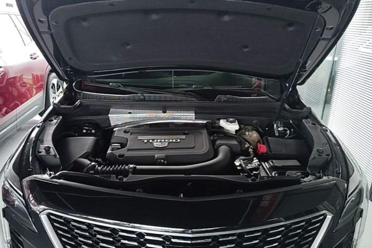 Used Cadillac XT4 2023 28T Two-Wheel-Drive Luxury Version Engine Bay