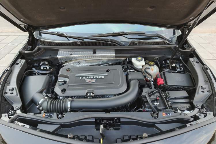 Used Cadillac XT4 2023 28T Two-Wheel Drive Prestige Version Engine Bay