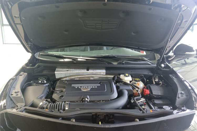 Used Cadillac XT4 2023 28T Two-Wheel-Drive Luxury Version Engine Bay