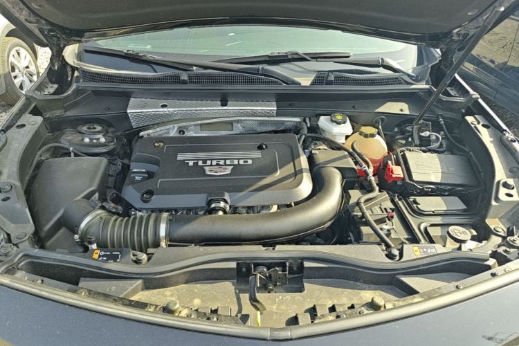 Used Cadillac XT4 2023 28T Two-Wheel-Drive Luxury Version Engine Bay