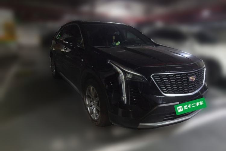 Used Cadillac XT4 2023 28T Two-Wheel-Drive Luxury Version Front Right 45 Deg