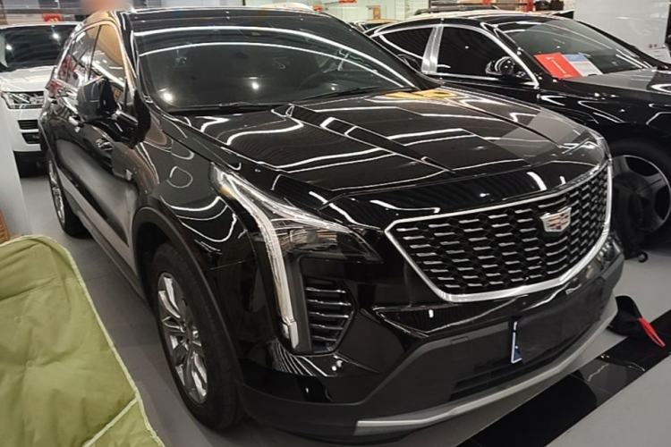 Used Cadillac XT4 2023 28T Two-Wheel Drive Prestige Version Front Right 45 Deg