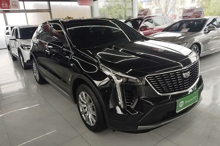 Used Cadillac XT4 2023 28T Two-Wheel-Drive Luxury Version Front Right 45 Deg